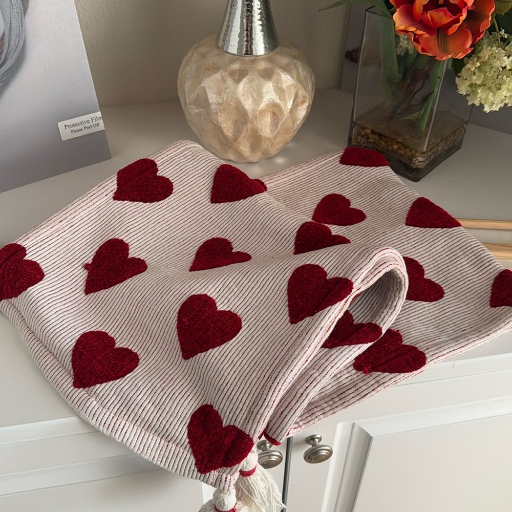 Nicole miller Valentine’s Day table runner euc